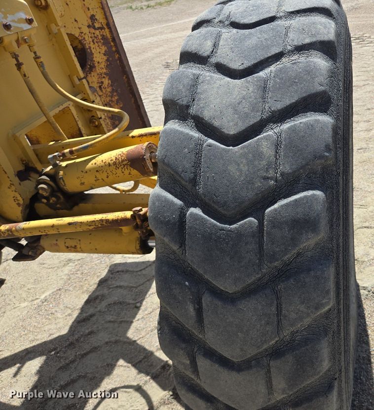 image for item LW9819 1990 Caterpillar 140G motor grader