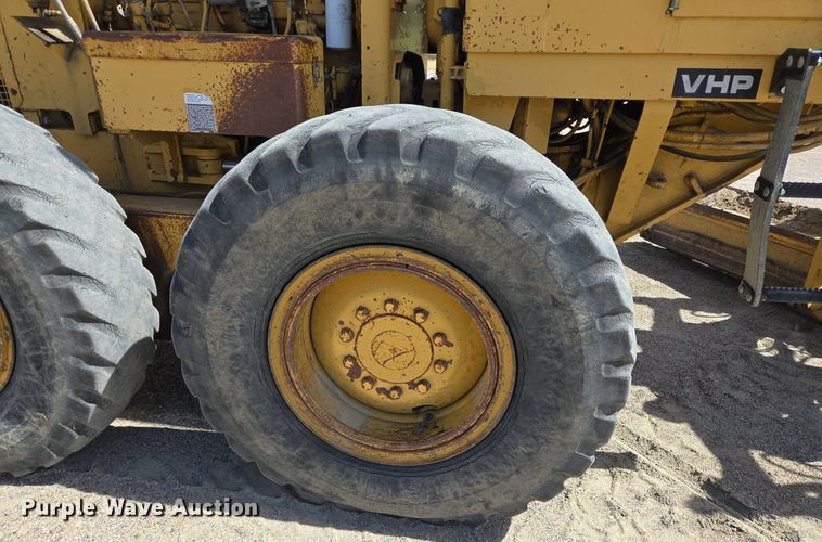 image for item LW9819 1990 Caterpillar 140G motor grader