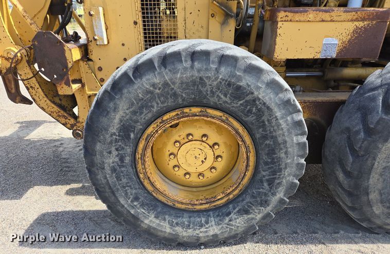 image for item LW9819 1990 Caterpillar 140G motor grader