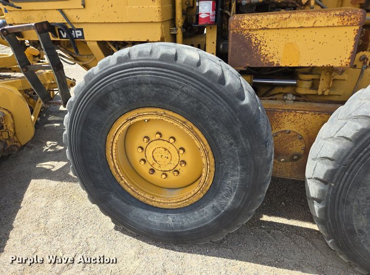 image for item LW9819 1990 Caterpillar 140G motor grader