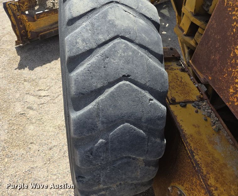 image for item LW9819 1990 Caterpillar 140G motor grader