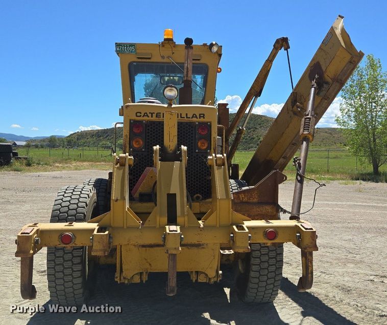 image for item LW9820 1981 Caterpillar 140G motor grader