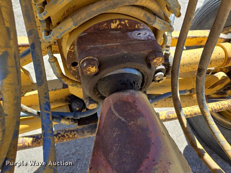 image for item LW9820 1981 Caterpillar 140G motor grader