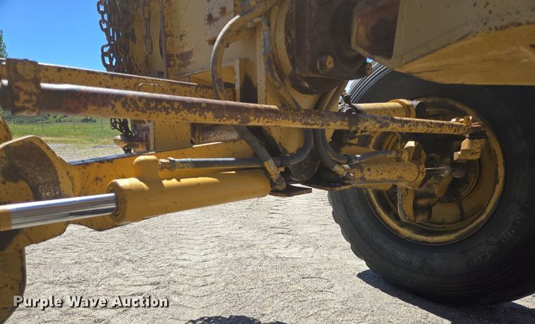 image for item LW9820 1981 Caterpillar 140G motor grader