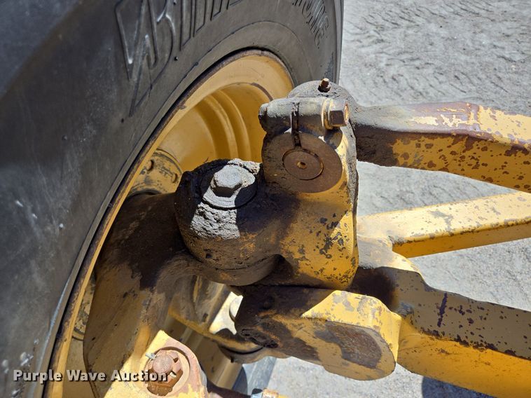 image for item LW9820 1981 Caterpillar 140G motor grader