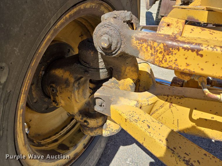 image for item LW9820 1981 Caterpillar 140G motor grader