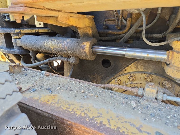 image for item LW9820 1981 Caterpillar 140G motor grader