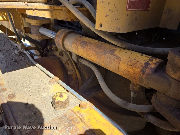 image for item LW9820 1981 Caterpillar 140G motor grader