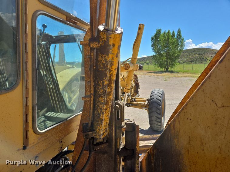 image for item LW9820 1981 Caterpillar 140G motor grader