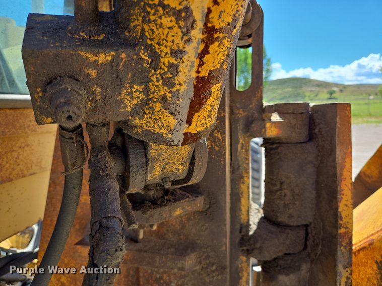 image for item LW9820 1981 Caterpillar 140G motor grader