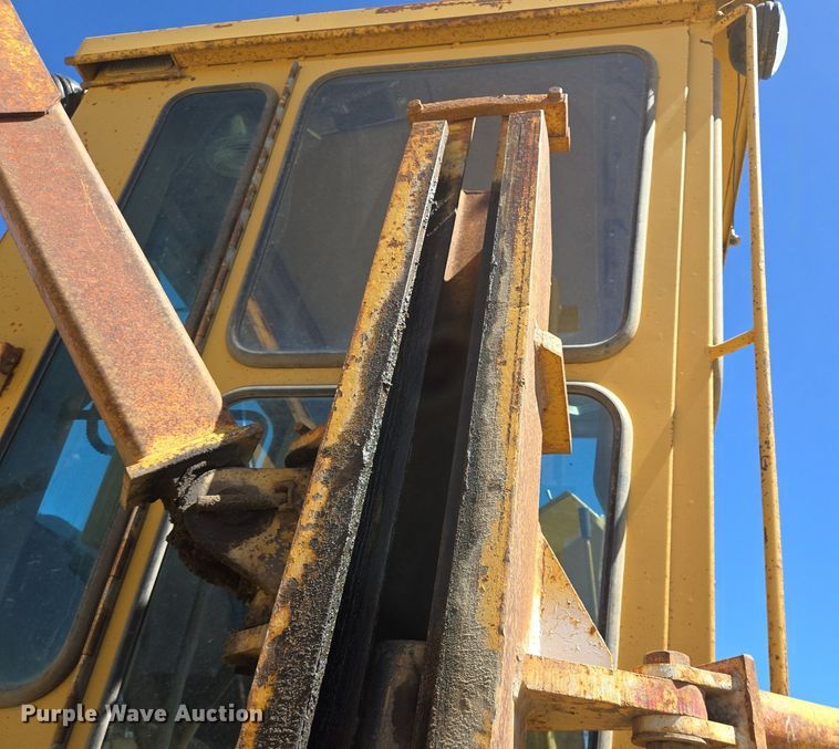 image for item LW9820 1981 Caterpillar 140G motor grader