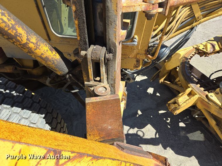 image for item LW9820 1981 Caterpillar 140G motor grader