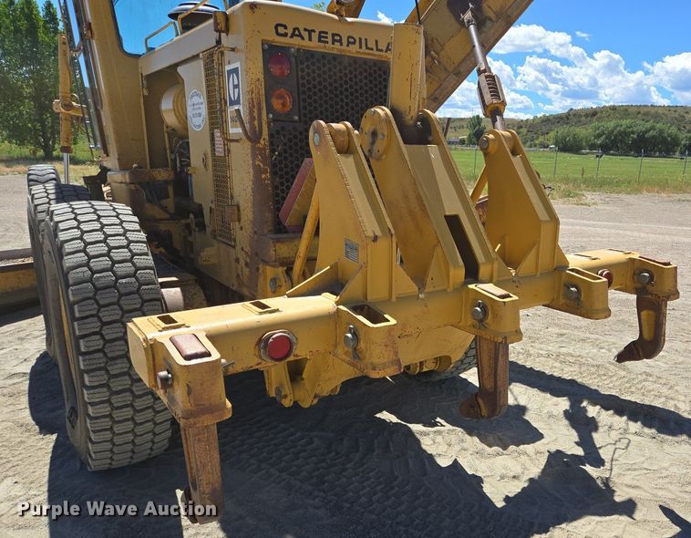 image for item LW9820 1981 Caterpillar 140G motor grader