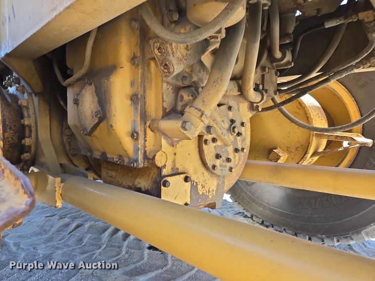 image for item LW9820 1981 Caterpillar 140G motor grader