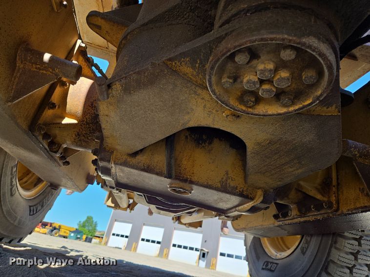 image for item LW9820 1981 Caterpillar 140G motor grader