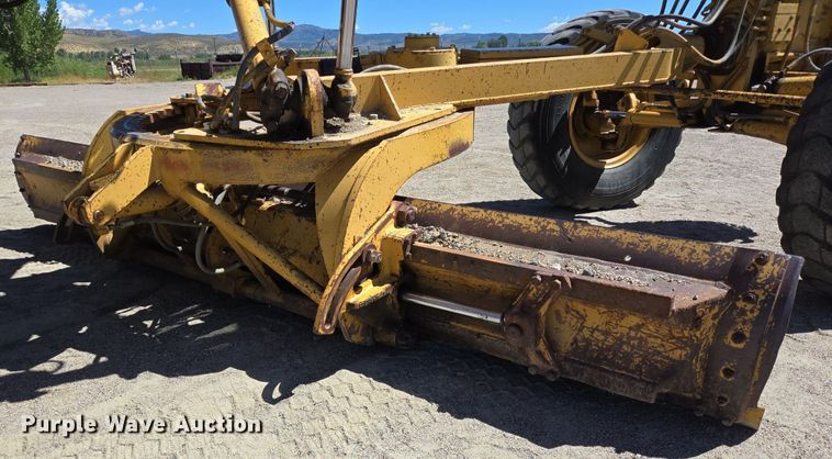 image for item LW9820 1981 Caterpillar 140G motor grader