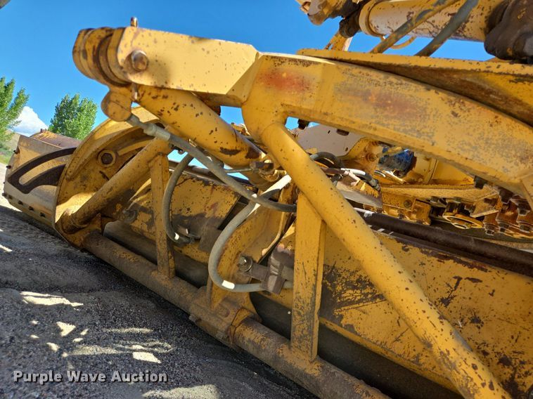 image for item LW9820 1981 Caterpillar 140G motor grader