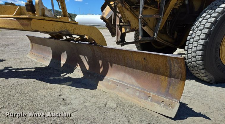 image for item LW9820 1981 Caterpillar 140G motor grader