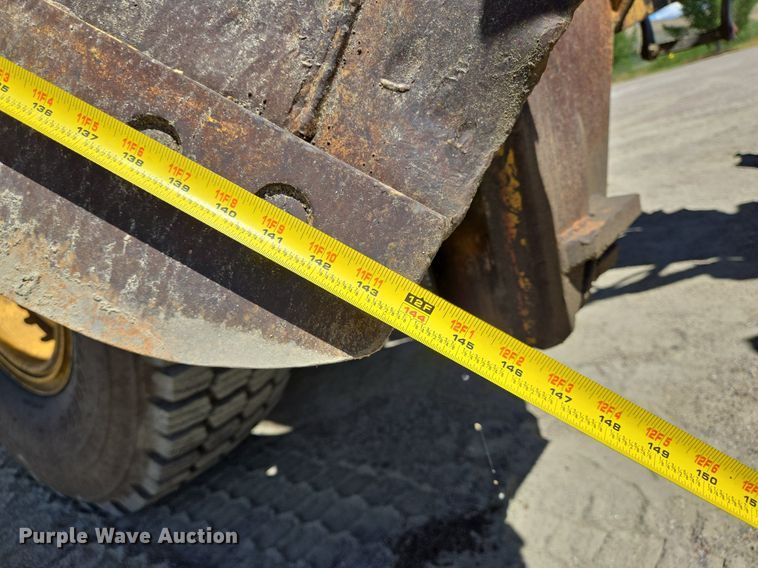 image for item LW9820 1981 Caterpillar 140G motor grader