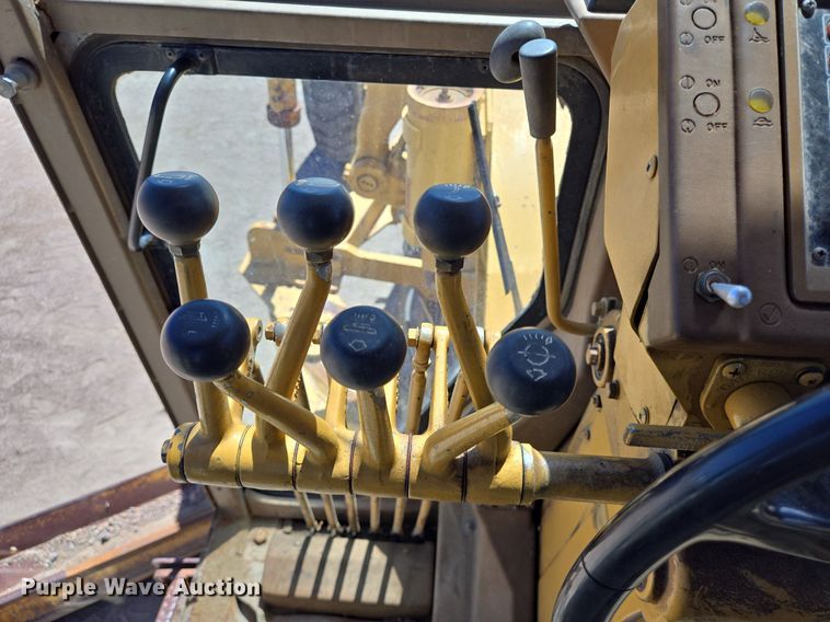 image for item LW9820 1981 Caterpillar 140G motor grader