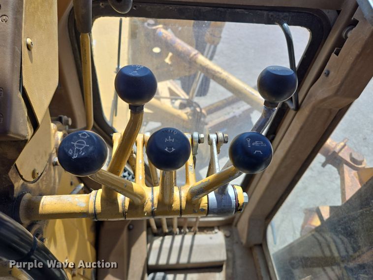 image for item LW9820 1981 Caterpillar 140G motor grader