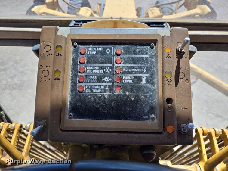 image for item LW9820 1981 Caterpillar 140G motor grader