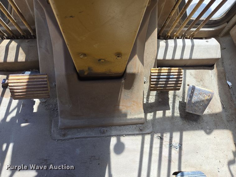 image for item LW9820 1981 Caterpillar 140G motor grader