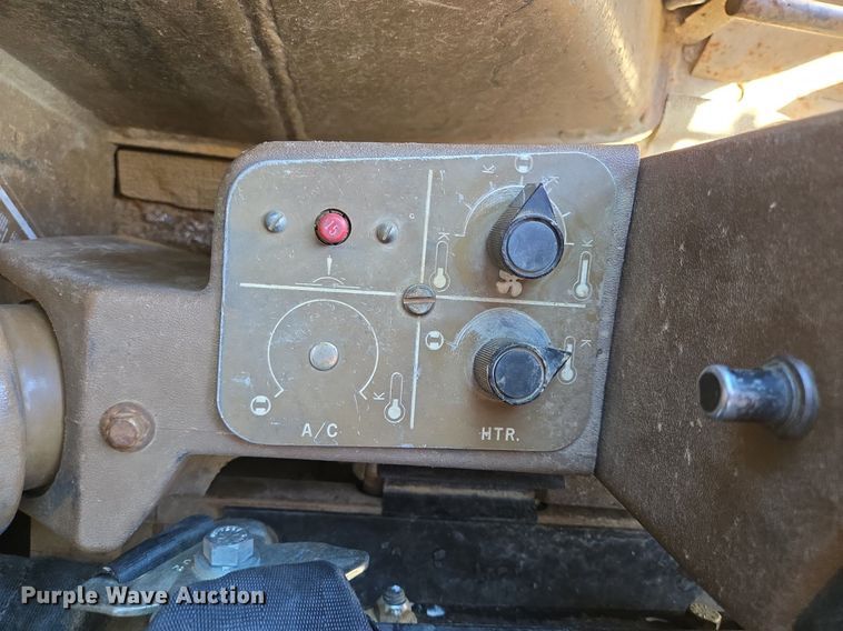 image for item LW9820 1981 Caterpillar 140G motor grader