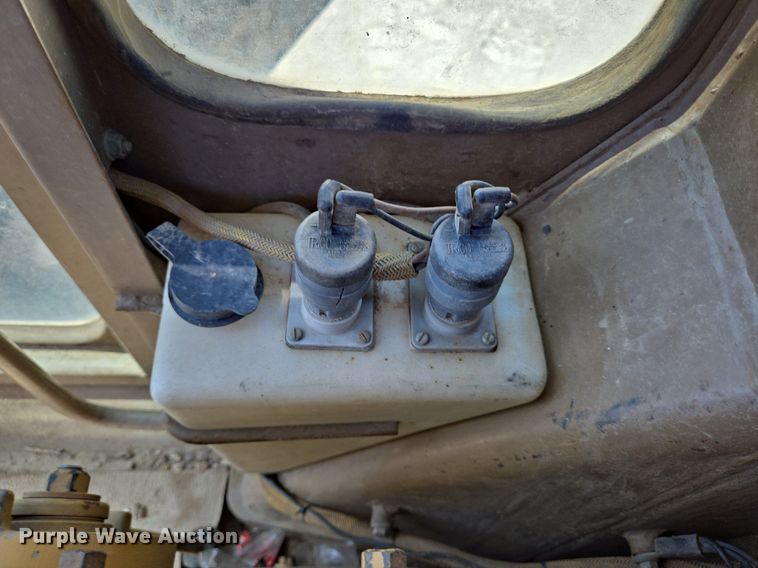 image for item LW9820 1981 Caterpillar 140G motor grader