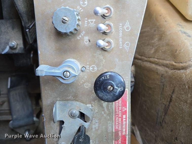 image for item LW9820 1981 Caterpillar 140G motor grader