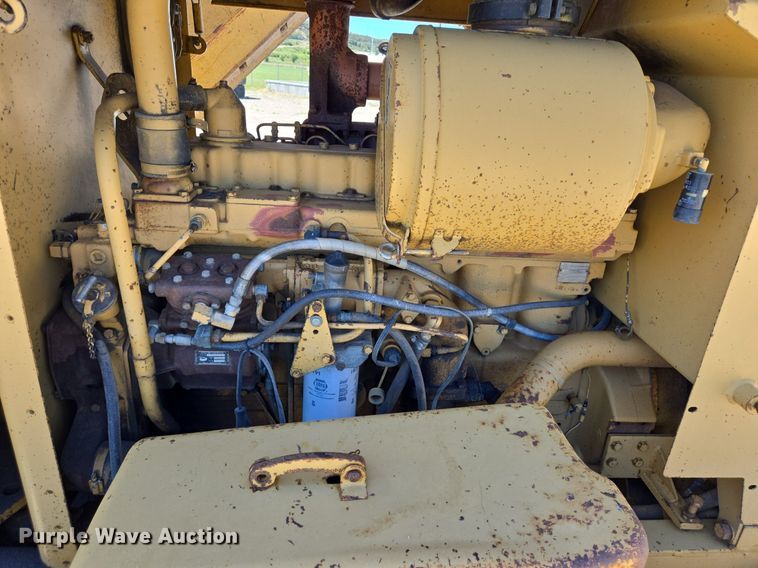 image for item LW9820 1981 Caterpillar 140G motor grader