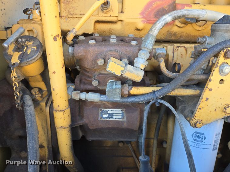 image for item LW9820 1981 Caterpillar 140G motor grader