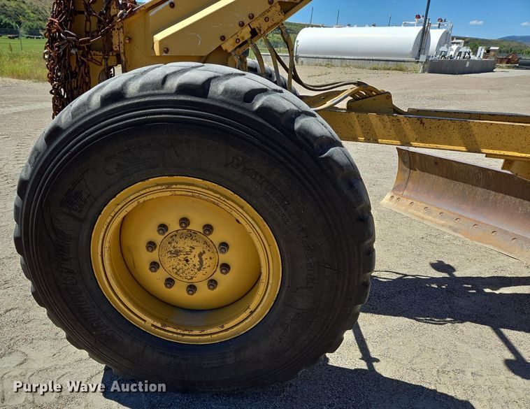 image for item LW9820 1981 Caterpillar 140G motor grader