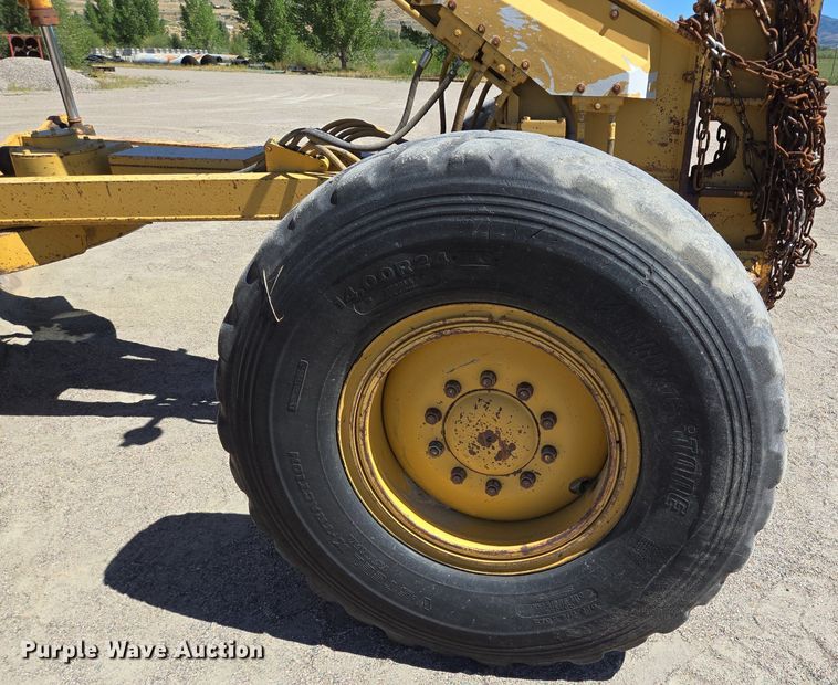 image for item LW9820 1981 Caterpillar 140G motor grader