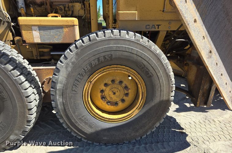 image for item LW9820 1981 Caterpillar 140G motor grader