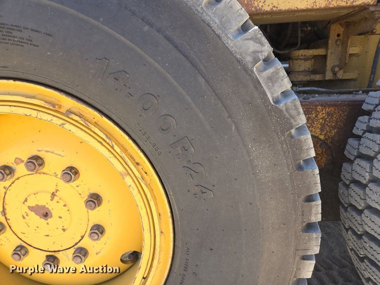 image for item LW9820 1981 Caterpillar 140G motor grader