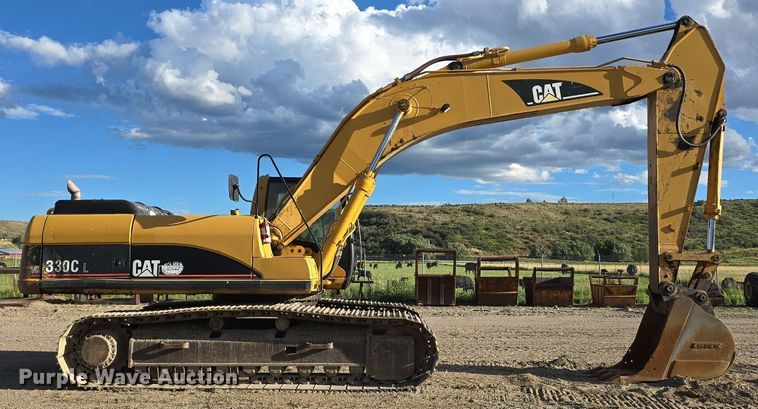 image for item LW9823 2002 Caterpillar  330C L excavator