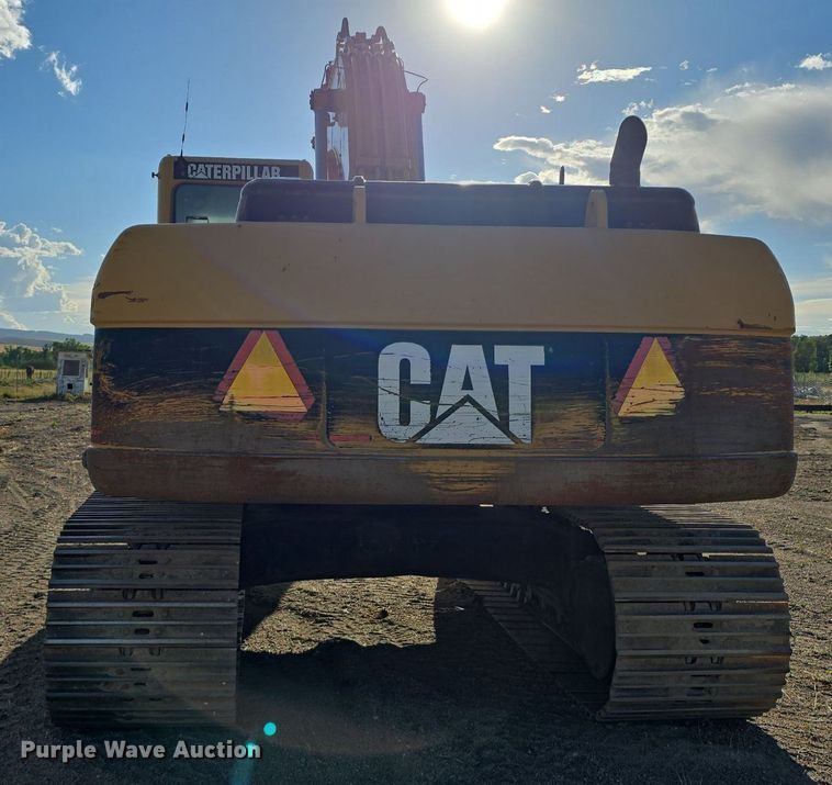 image for item LW9823 2002 Caterpillar  330C L excavator