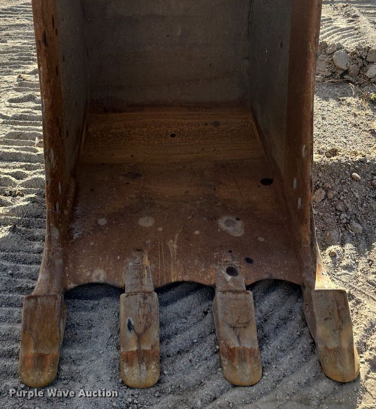 image for item LW9823 2002 Caterpillar  330C L excavator