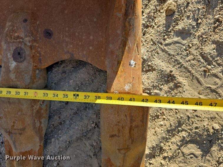 image for item LW9823 2002 Caterpillar  330C L excavator