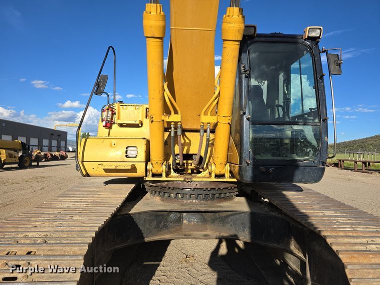 image for item LW9823 2002 Caterpillar  330C L excavator