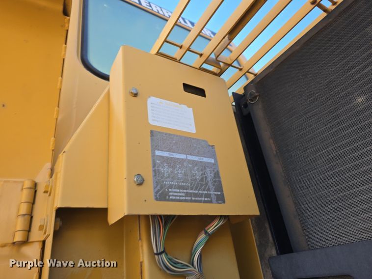 image for item LW9823 2002 Caterpillar  330C L excavator