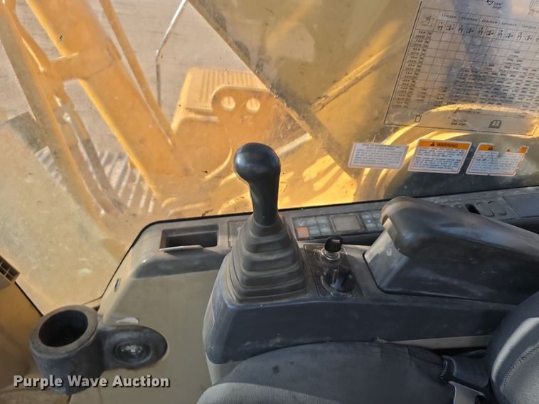 image for item LW9823 2002 Caterpillar  330C L excavator