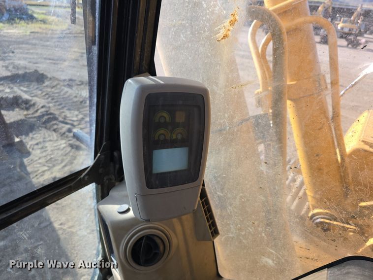 image for item LW9823 2002 Caterpillar  330C L excavator