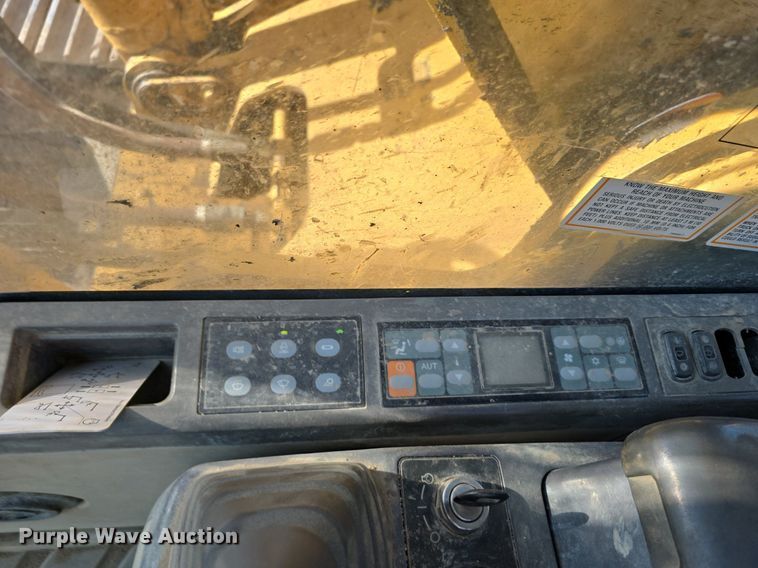 image for item LW9823 2002 Caterpillar  330C L excavator