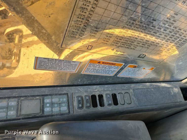 image for item LW9823 2002 Caterpillar  330C L excavator