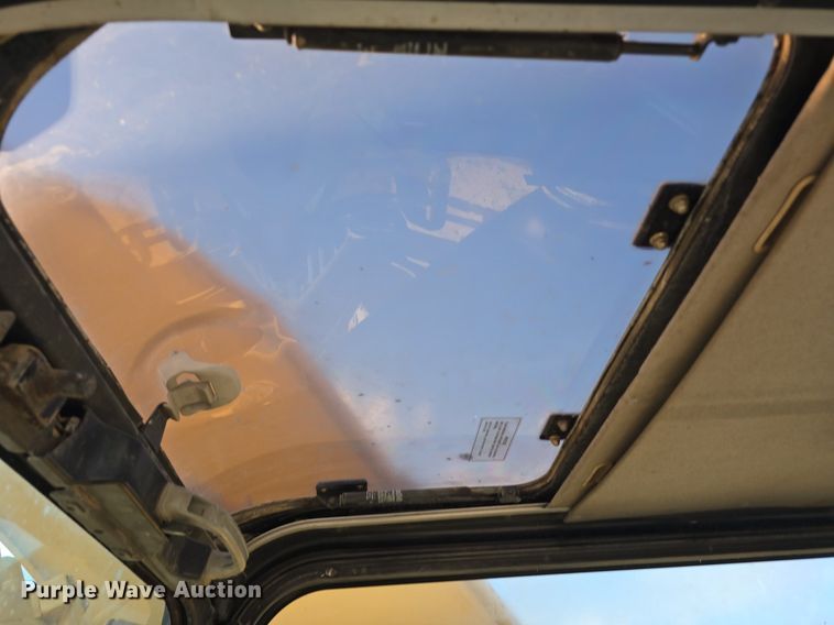 image for item LW9823 2002 Caterpillar  330C L excavator