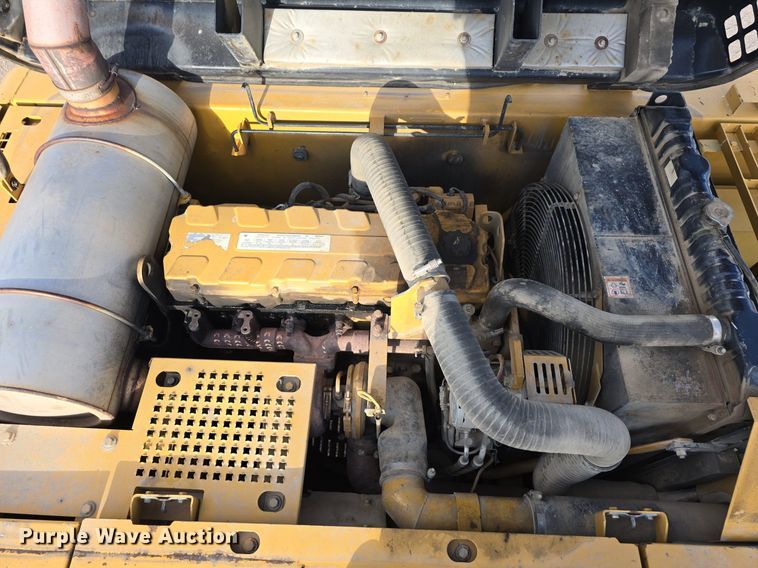 image for item LW9823 2002 Caterpillar  330C L excavator