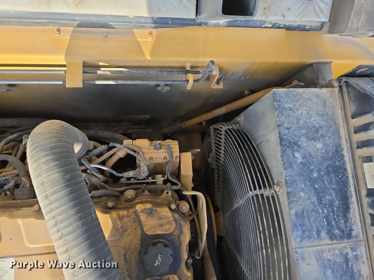 image for item LW9823 2002 Caterpillar  330C L excavator