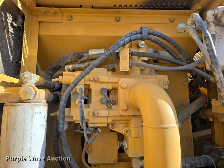 image for item LW9823 2002 Caterpillar  330C L excavator